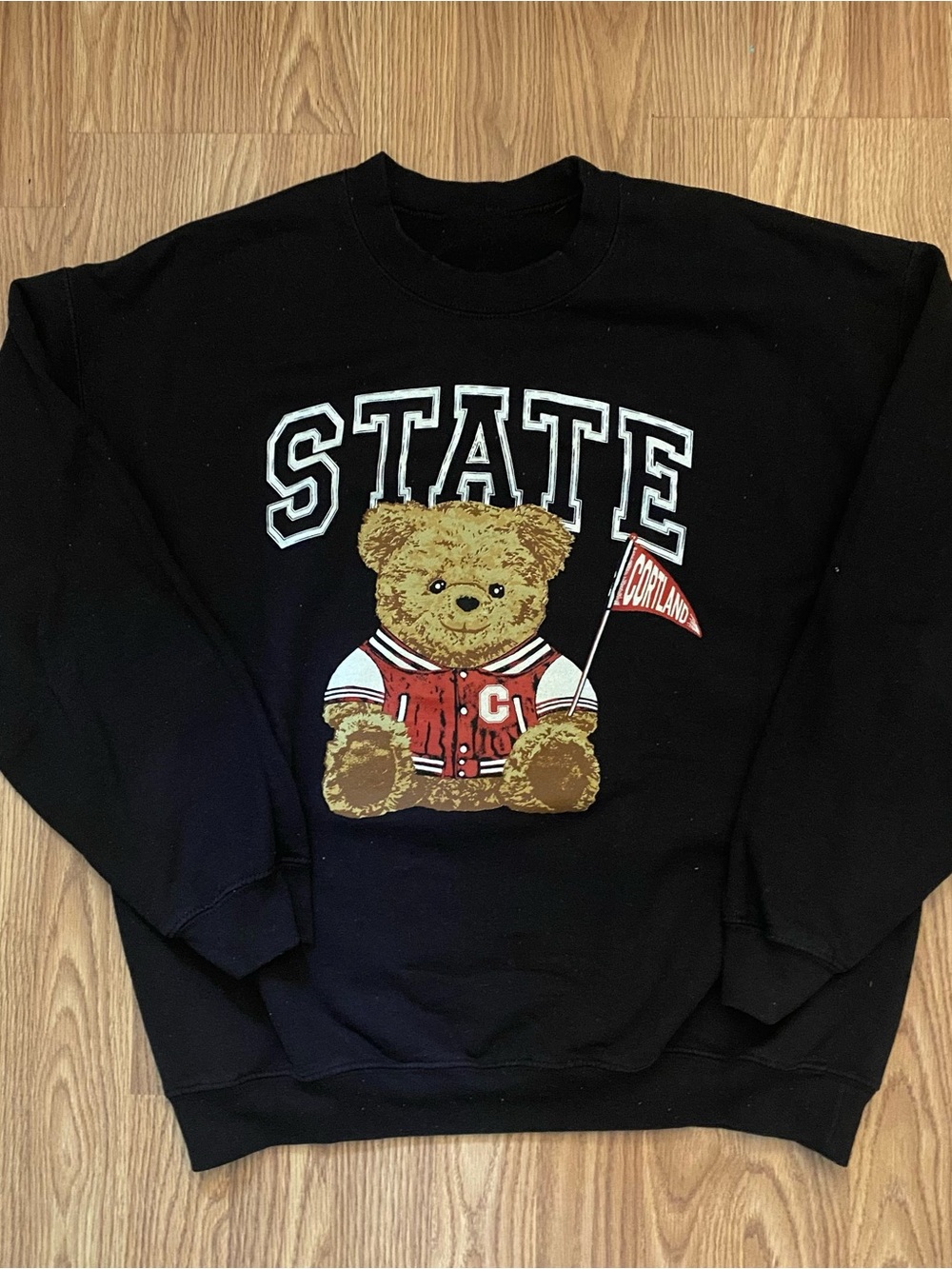 Black 'State University of Cortland' Teddy Graphic Sweatshirt Crewneck: Sz M/L